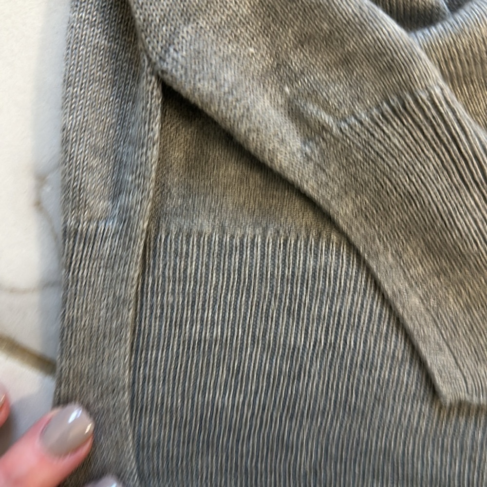 Kut from the Kloth lightweight VNeck sweater - Picture 6 of 7